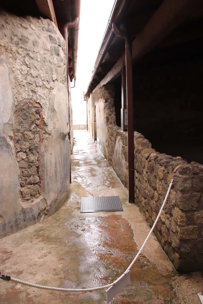 Stabiae, Villa Arianna, October 2020.
Corridor 26, looking north from near room 27, on right. Photo courtesy of Klaus Heese.