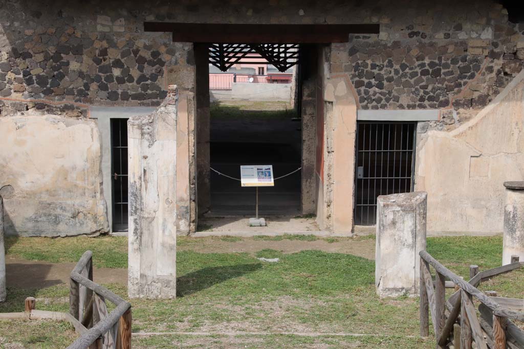 Stabiae, Villa Arianna, September 2021.
W.22, looking across the north portico of the courtyard towards doorway to atrium. Photo courtesy of Klaus Heese.