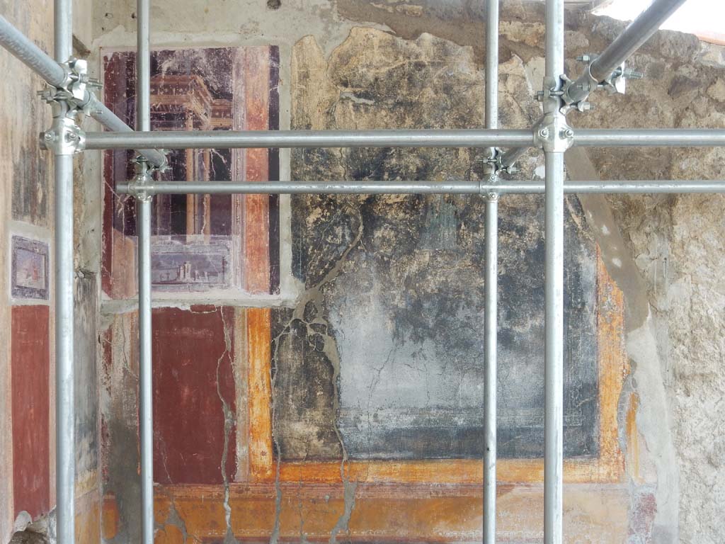 Stabiae, Villa Arianna. June 2019. Room 42, detail of west wall. Photo courtesy of Buzz Ferebee.