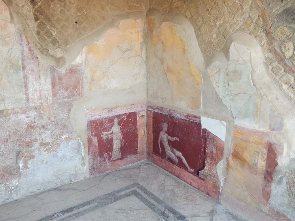 Stabiae, Villa Arianna, June 2019. Room 17, south-west corner. Photo courtesy of Buzz Ferebee.