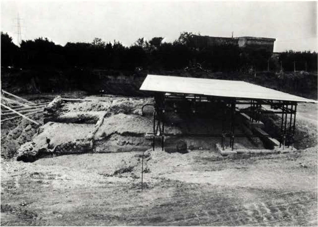Boscoreale, Villa rustica in via Casone Grotta, proprietà Risi di Prisco. View of presumed entrance..
See Rivista di Studi Pompeani II, 1988, fig.70, p. 216.