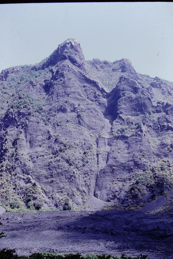 Vesuvius, 1972. Lava cliff. Photo by Stanley A. Jashemski.
Source: The Wilhelmina and Stanley A. Jashemski archive in the University of Maryland Library, Special Collections (See collection page) and made available under the Creative Commons Attribution-Non-commercial License v.4. See Licence and use details.
J72f0045