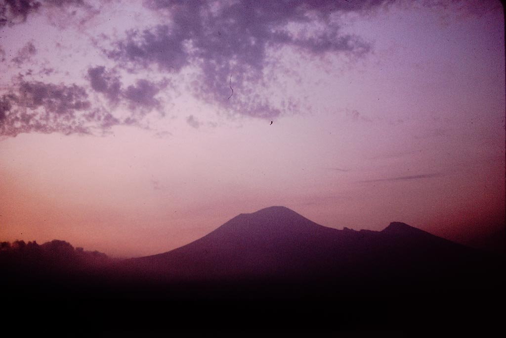 Looking north to Vesuvius. 1964. Photo by Stanley A. Jashemski.
Source: The Wilhelmina and Stanley A. Jashemski archive in the University of Maryland Library, Special Collections (See collection page) and made available under the Creative Commons Attribution-Non-commercial License v.4. See Licence and use details.
J64f1782