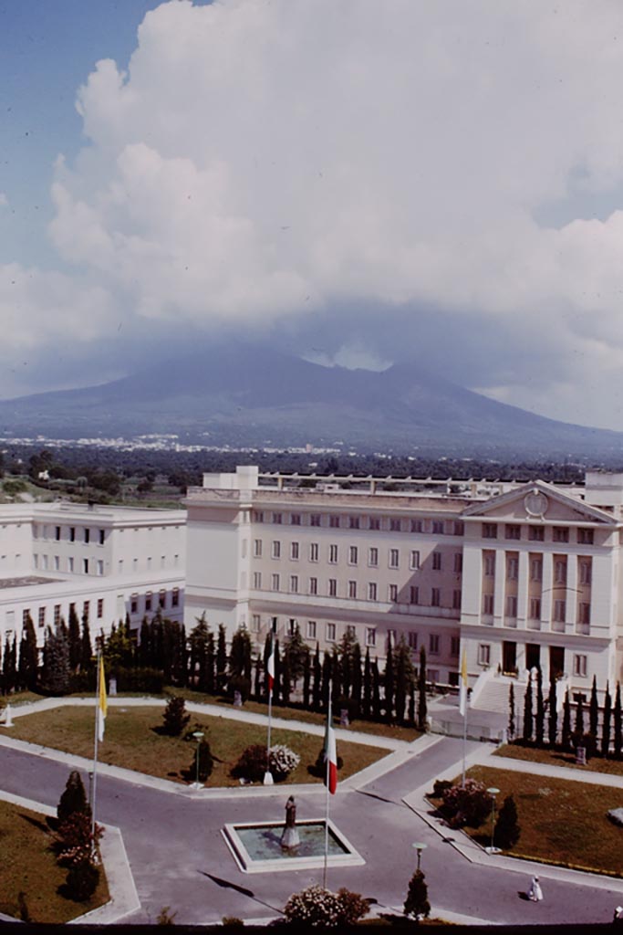 Looking north from hotel in modern Pompeii, towards a cloud covered Vesuvius. 1964.
Photo by Stanley A. Jashemski.
Source: The Wilhelmina and Stanley A. Jashemski archive in the University of Maryland Library, Special Collections (See collection page) and made available under the Creative Commons Attribution-Non-commercial License v.4. See Licence and use details.
J64f1391