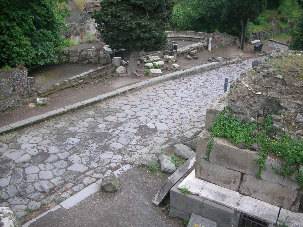 City Wall in north-west corner, Pompeii. May 2010.
View from top of wall, looking down onto Via dei Sepolcri. Photo courtesy of Ivo van der Graaff.