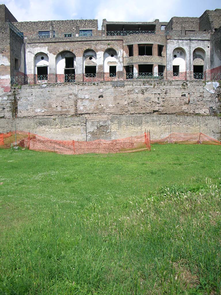 Wall on west side of Pompeii. May 2010.
Looking east towards VII.16.22, built above City Walls. Photo courtesy of Ivo van der Graaff.