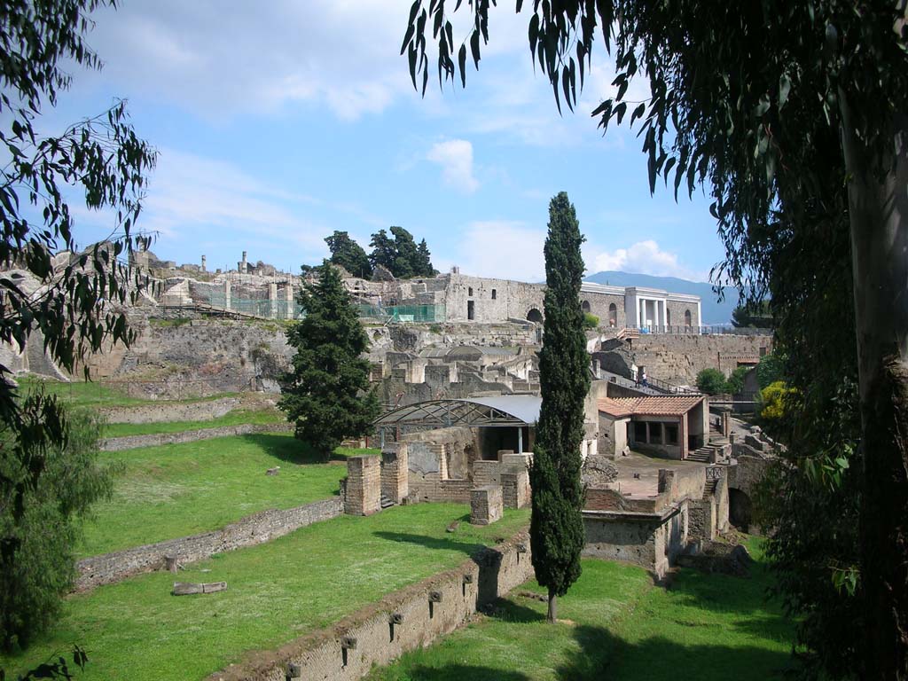 Walls on west side of Pompeii. May 2010.
Looking south along City Walls, with VII.16.a Suburban Baths, lower right, Marine Gate and Antiquarium, upper right.
Photo courtesy of Ivo van der Graaff.