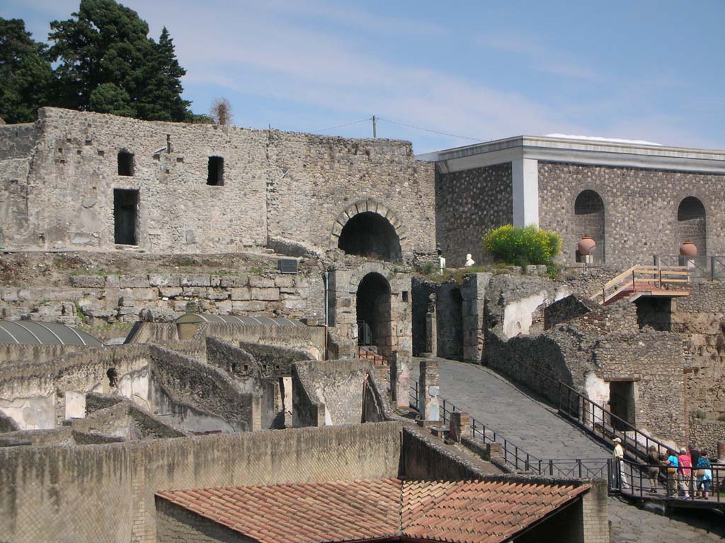 Walls on west side of Pompeii. May 2011.
Looking south-east towards Marine Gate, in centre, with City Walls, on left and right, of it. Photo courtesy of Ivo van der Graaff.