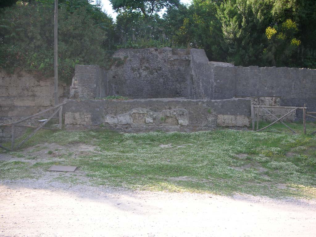 Tower IV, Pompeii. May 2010. Looking towards south side of Tower IV. Photo courtesy of Ivo van der Graaff.