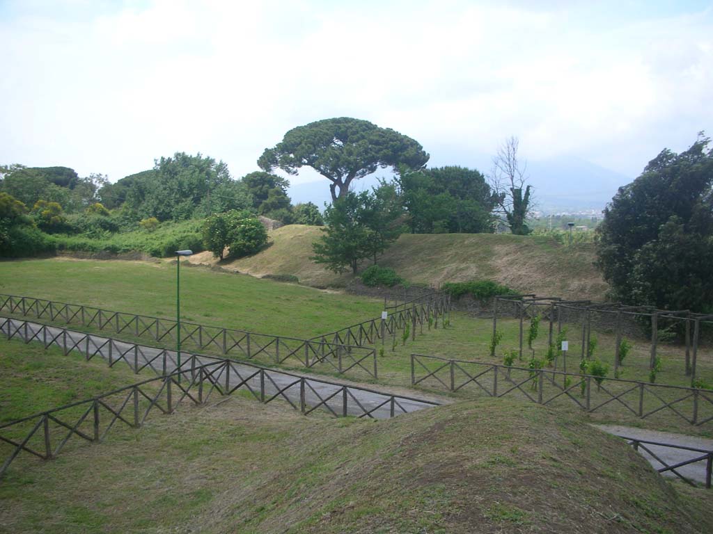 Walls on north side of Sarno Gate, Pompeii. May 2010.
Looking towards remains of Tower VII, centre left. Photo courtesy of Ivo van der Graaff.