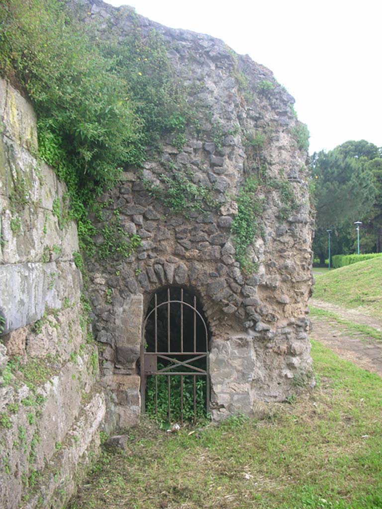Tower VII on north-east side of Pompeii. May 2010.
Looking towards doorway. Photo courtesy of Ivo van der Graaff.