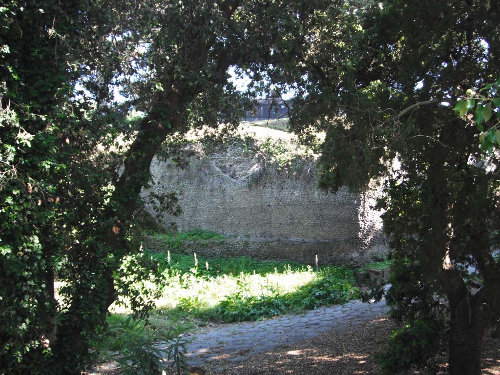 Walls on north-east side of Pompeii. June 2012.
North wall on east side of Nola Gate in north-east corner of Pompeii. Photo courtesy of Ivo van der Graaff.