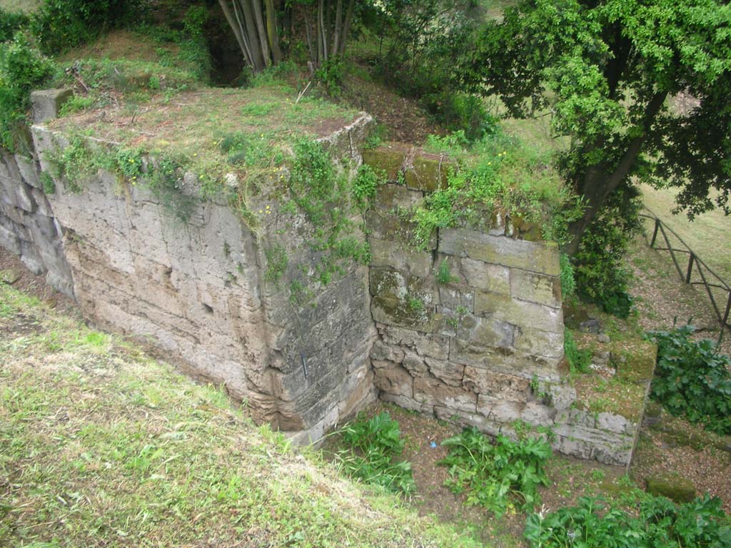 Walls on east side of Pompeii in north-east corner. May 2010.
Looking towards north side of Nola Gate and City Walls at east end. Photo courtesy of Ivo van der Graaff.