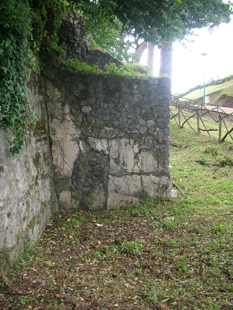 Tower VIII, Pompeii. May 2010.
Looking north towards south side with walled up postern gate. Photo courtesy of Ivo van der Graaff.