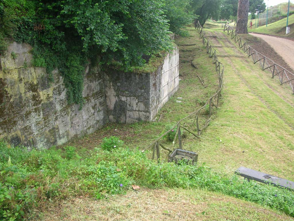 Walls on east side of Pompeii in north-east corner. May 2010.
Looking north along City Walls from Tower VIII. Photo courtesy of Ivo van der Graaff.
