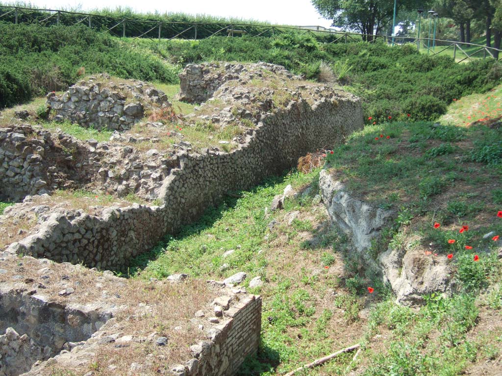 Tower IX, Pompeii. May 2006. Looking west from east end of site.
According to Van der Graaff –
“Despite these uncertainties, the majority of the opus incertum tracts surviving in the city walls probably represent post-siege repairs related to the battle and its immediate aftermath. …………………….. The remains at Tower IX point to a large post-Social War reconstruction effort, including the full reconstruction of the building and 20 metres of adjacent western curtain wall.”
See Van der Graaff, I. (2018). The Fortifications of Pompeii and Ancient Italy. Routledge, (p.114 and Note 20).