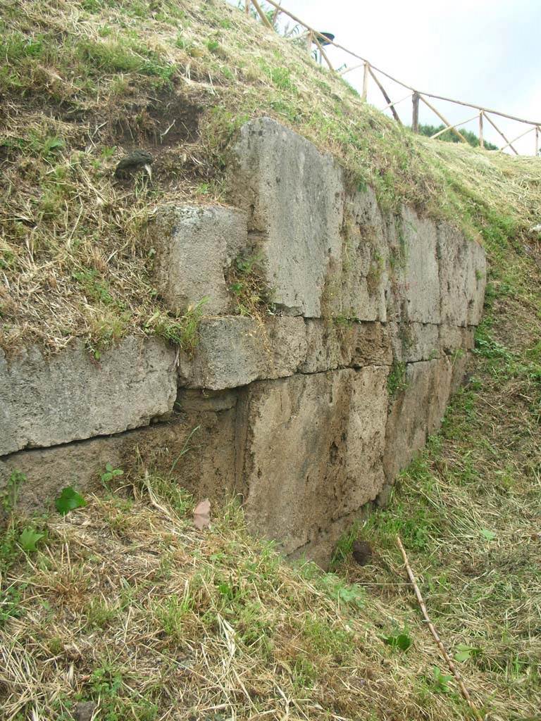 City Walls on north side of Pompeii, east side of Vesuvian Gate, May 2010.
Looking east. Photo courtesy of Ivo van der Graaff.