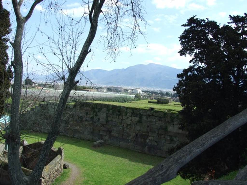 Walls. March 2009. Looking south-east across the Vesuvian Gate tomb VGI towards the city walls.