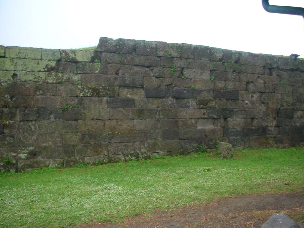City Walls, Pompeii. May 2010. 
Looking south to detail of north exterior wall on west side of Vesuvian Gate, continuation from above. Photo courtesy of Ivo van der Graaff.

